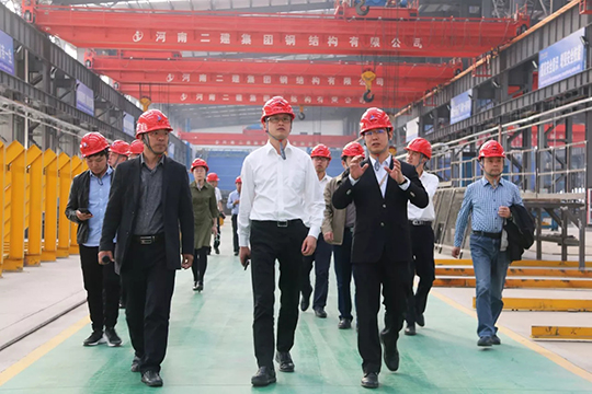 中天建設集團副總裁、第九建設公司總經(jīng)理許向華一行參觀(guān)重鋼車(chē)間