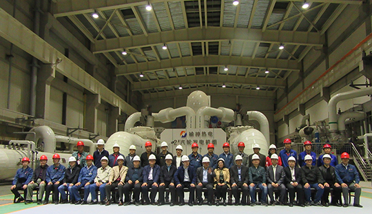 榆林熱電領(lǐng)導與各參建單位代表合影
