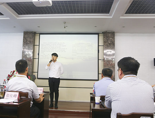 第二項目管理部王帥精彩展現《Make every effort to get every  moment of life
