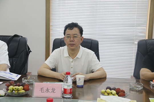 中電工程集團西南電力設計院總經(jīng)理毛永龍發(fā)表講話(huà)