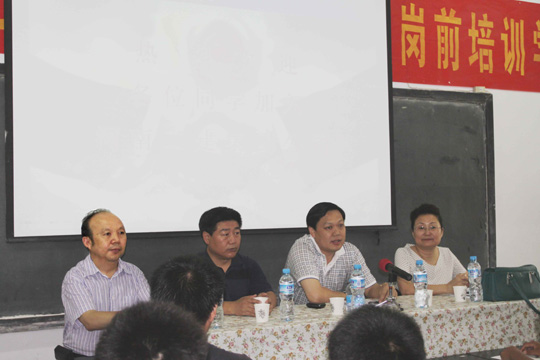 公司總經(jīng)理牛小昌、黨委書(shū)記張會(huì )民到場(chǎng)與大學(xué)生親切交流 