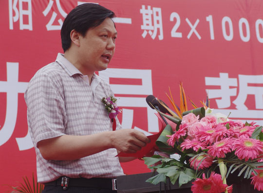 公司總經(jīng)理牛小昌作為參建單位代表在會(huì )上第一個(gè)表態(tài)發(fā)言
