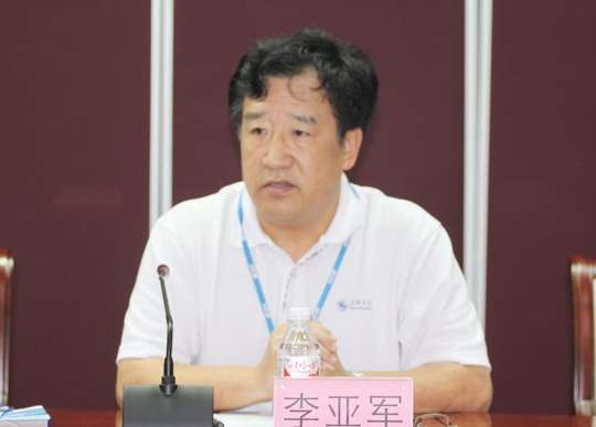 華能山東石島灣核電開(kāi)發(fā)有限公司副總經(jīng)理李亞軍在會(huì )上講話(huà)