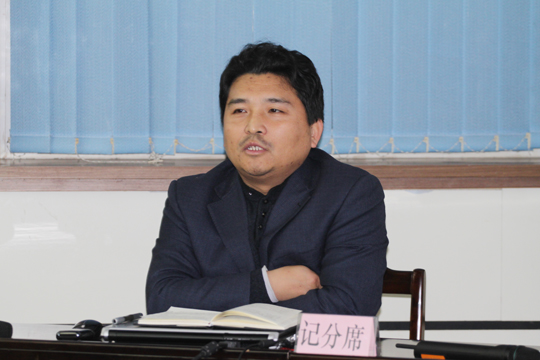 集團公司總工程師王慶偉在會(huì )上與大家親切交流