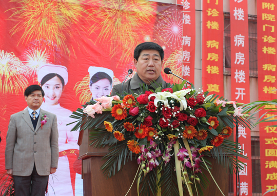 集團公司黨委書(shū)記張會(huì )民在開(kāi)工典禮上致辭