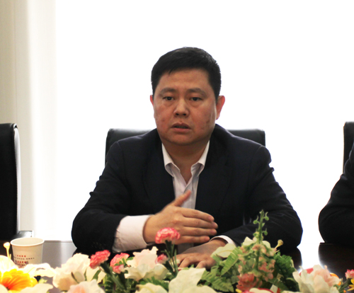 華潤電力控股公司建設部副總經(jīng)理左俊杰在會(huì )上講話(huà)