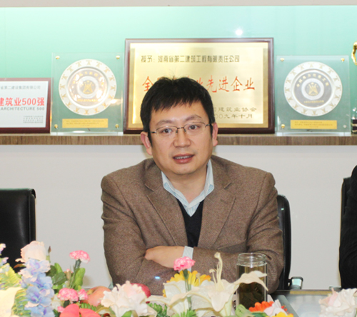 集團公司董事長(cháng)黃道元對左總一行到來(lái)表示熱烈歡迎