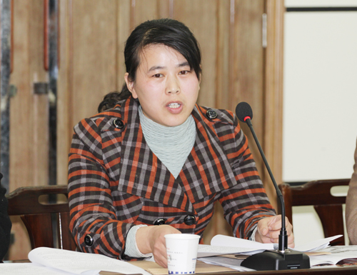 集團公司團委副書(shū)記婁梅月作團委工作報告