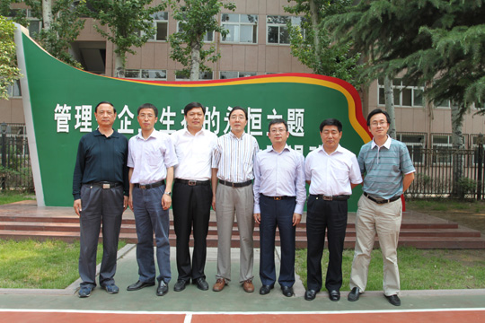 住建部信息中心領(lǐng)導與公司領(lǐng)導合影