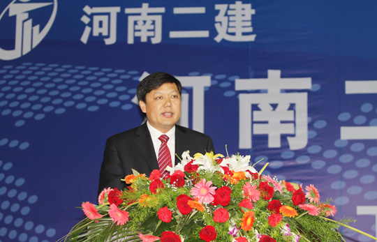 總經(jīng)理牛小昌主持會(huì )議
