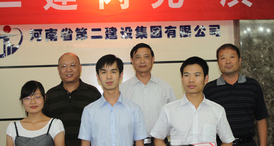集團公司領(lǐng)導與三等獎獲獎獲選手合影