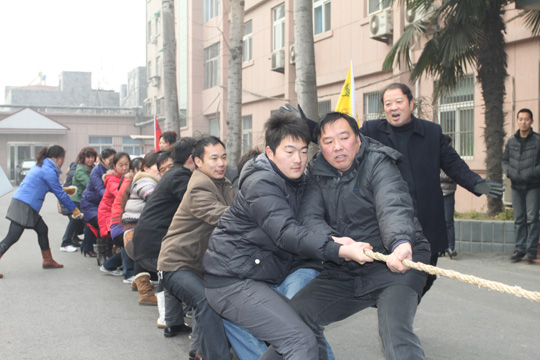 奮勇拼搏，不甘落后