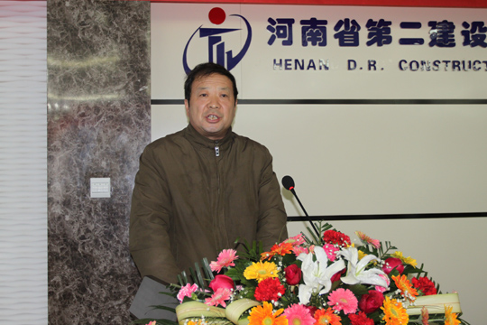 工會(huì )主席翟武漢宣布《表彰2011年度先進(jìn)單位和先進(jìn)個(gè)人的決定》