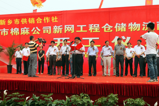 公司黨委書(shū)記張會(huì )民代表施工單位發(fā)言