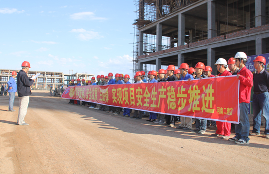 現場(chǎng)舉行安全月活動(dòng)簽字儀式