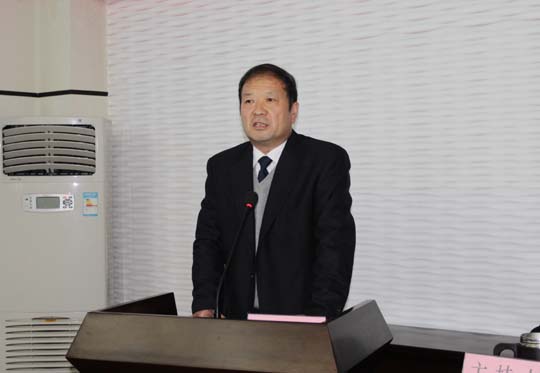 工會(huì )主席翟武漢宣布《表彰2012年度先進(jìn)單位和先進(jìn)個(gè)人的決定》
