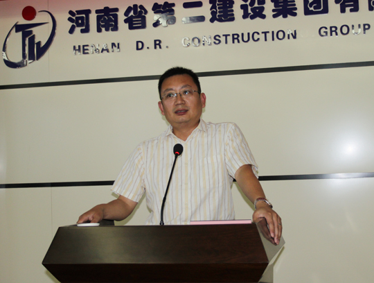 董事長(cháng)黃道元與大家親切交流