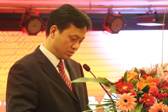 總工程師陳建中宣布2013年度優(yōu)秀勞務(wù)、工程分包方表彰決定