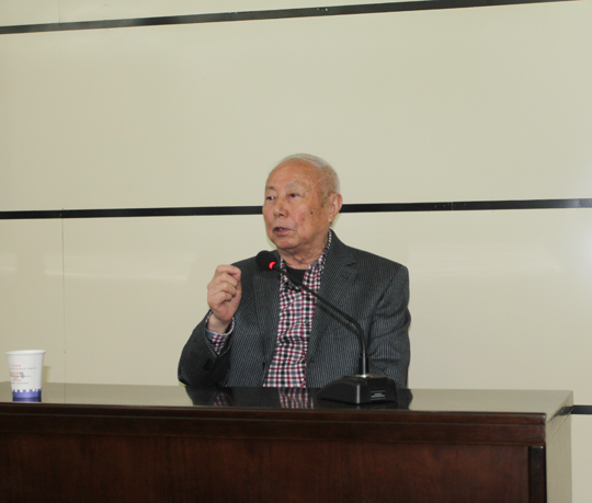 河南省建筑業(yè)協(xié)會(huì )會(huì )長(cháng)洪瀛發(fā)表講話(huà)