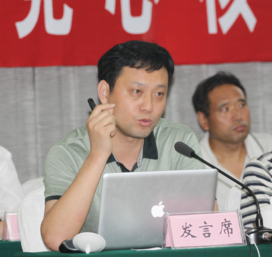 總工程師陳建中作推進(jìn)項目施工標準化主題報告