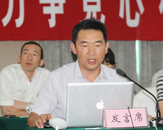 副總工程師岳明生代表建設大廈項目作標準化施工經(jīng)驗介紹