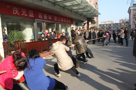 拔河比賽競爭激烈、勢均力敵
