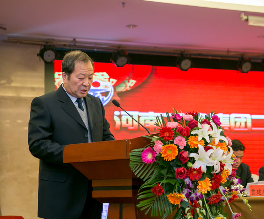 工會(huì )主席翟武漢宣布2014年度先進(jìn)單位和先進(jìn)個(gè)人表彰決定