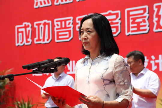 河南省建筑業(yè)協(xié)會(huì )常務(wù)副會(huì )長(cháng)李娟致辭