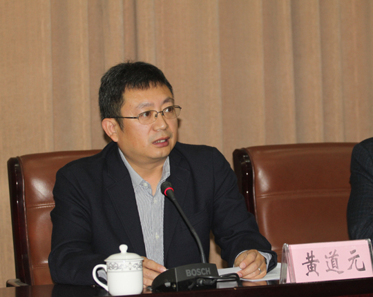 集團董事長(cháng)、新當選的新鄉市建筑業(yè)協(xié)會(huì )會(huì )長(cháng)黃道元發(fā)表講話(huà)