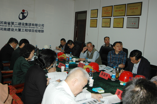 專(zhuān)家組聽(tīng)取項目參建各方的匯報