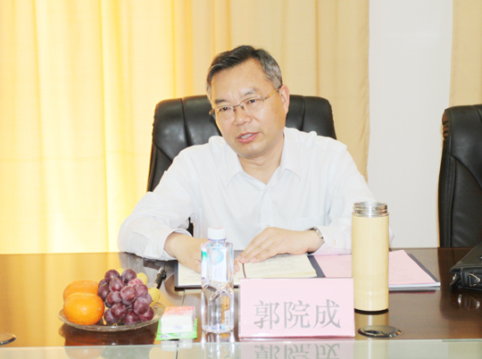鄭州大學(xué)土木工程學(xué)院郭院成院長(cháng)在簽約座談會(huì )上講話(huà)
