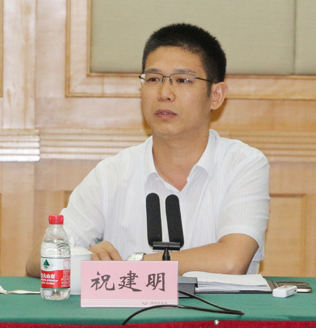 集團公司總經(jīng)理祝建明在會(huì )上發(fā)表講話(huà)