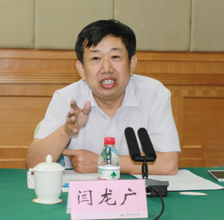 集團公司副總經(jīng)理閆龍廣主持會(huì )議