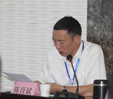 黨委副書(shū)記陳百斌在會(huì )上宣讀表彰決定