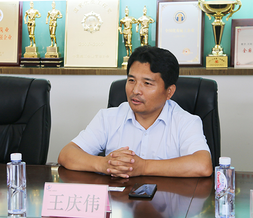 副總經(jīng)理王慶偉表示蒙能項目的后續工作會(huì )高標準地實(shí)施完成
