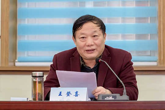 新鄉市市長(cháng)王登喜在儀式上發(fā)表講話(huà)