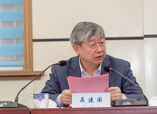 聶建國院士在儀式上發(fā)表講話(huà)