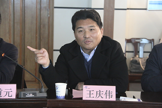 集團公司副董事長(cháng)王慶偉主持會(huì )議