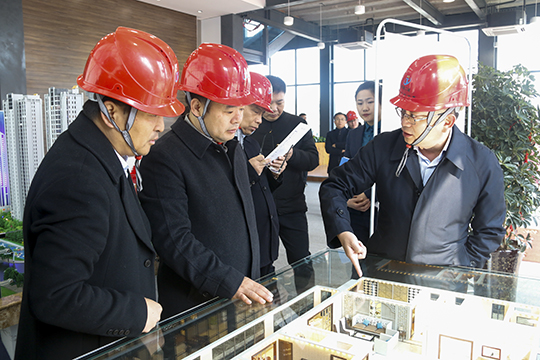 新鄉市房地產(chǎn)協(xié)會(huì )領(lǐng)導一行參觀(guān)守拙園