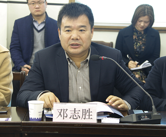 新鄉房地產(chǎn)協(xié)會(huì )會(huì )長(cháng)鄧志勝發(fā)表講話(huà)