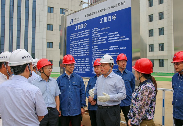 1  ?？傄恍信c華能集團公司基建部主任馬洪順親切交流.jpg