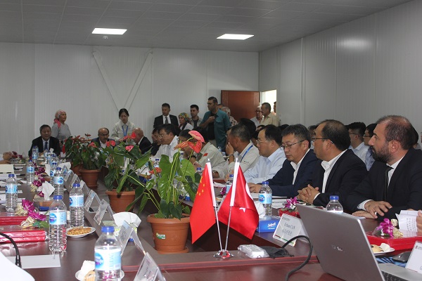 2.會(huì )議現場(chǎng).JPG
