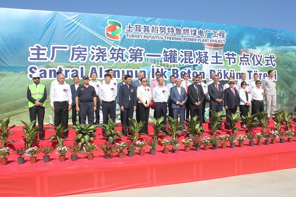 3.參會(huì )嘉賓合影留念.JPG