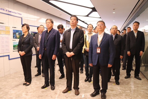 6出席授牌儀式的相關(guān)領(lǐng)導.jpg