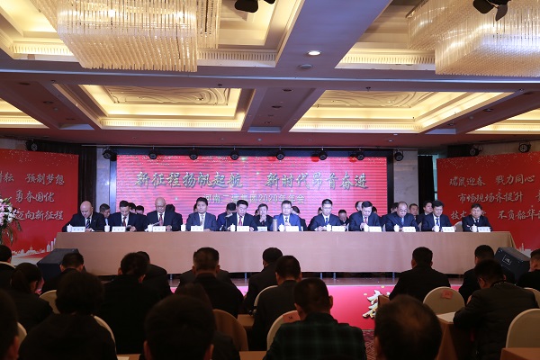 6出席會(huì )議的公司領(lǐng)導.JPG