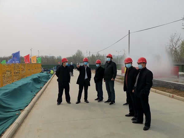 總經(jīng)理祝建明一行在現場(chǎng)視察指導.jpg
