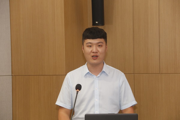 煙塔分公司呂子豪分享一位銘記初心、勇于攀登的優(yōu)秀黨員陳楠的事跡.JPG