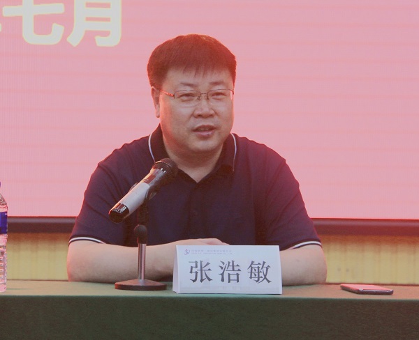 集團公司人力資源總監張浩敏就新員工個(gè)人成長(cháng)作分享交流.jpg