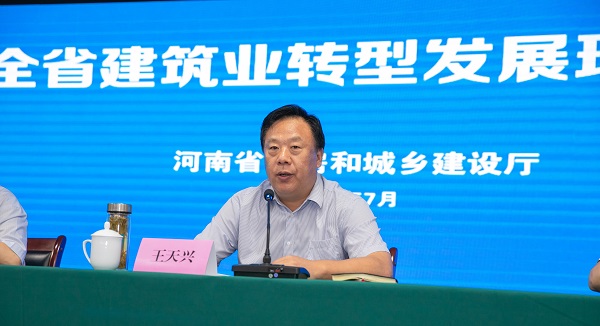 3新鄉市政府副市長(cháng)、黨組成員王天興在會(huì )上致辭.jpg