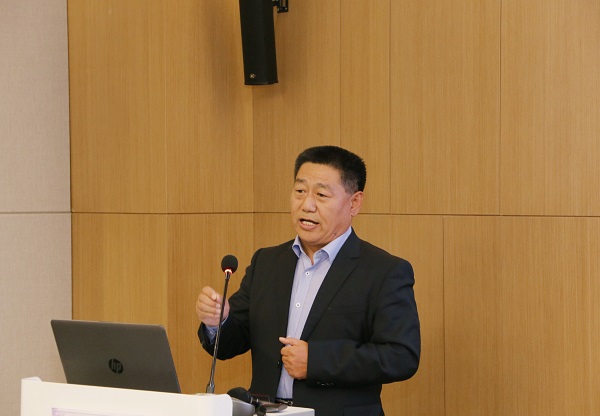 集團公司黨委書(shū)記張會(huì )民從企業(yè)文化建設的角度作點(diǎn)評發(fā)言.jpg